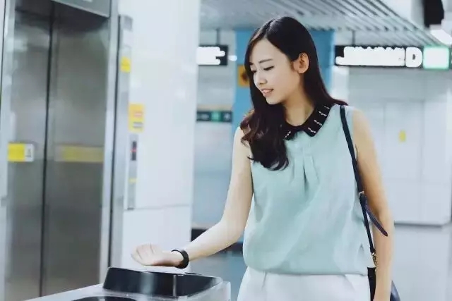 2017-08-11NFC版荣耀手环3将解决的切实问题 (2).jpg